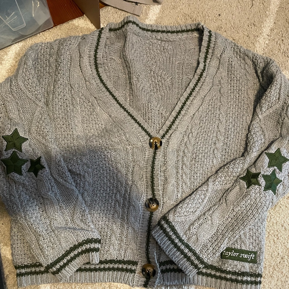 ON HOLD DO NOT BUY Authentic Taylor Swift Green/Gray Holiday Cardigan -M/L